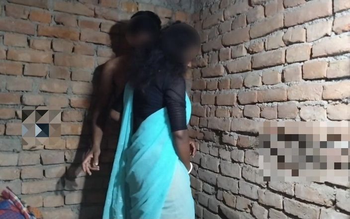 Poomi Bhabhi was left hanging in desi style