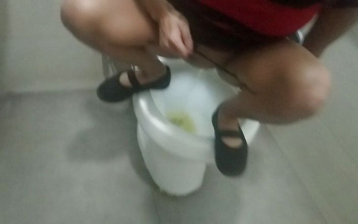 Pregnant wife wants to pee so bad