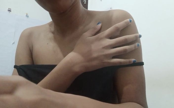 Pretty Girl Treated Her Hairy Pussy with Squirt