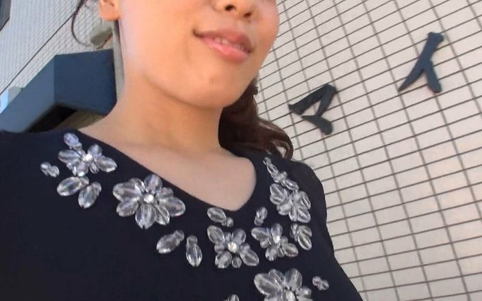 Pt1 What?! She Was a Married Woman! the Woman I Approached on the Street Was a Married Woman!