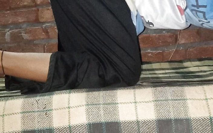 Real Sex Video. Big Boobs House Owner Seema Bhabhi Fucked by Servent in Doggy Style