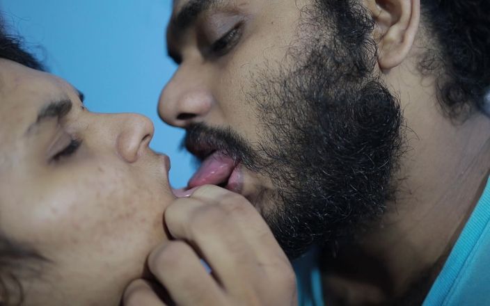 Saree Romance Hot Armpit Lick, Vaishnavy and Sharun Raj Hot Armpit Lick Romance in Saree, Mallu Couple Saree Armpit Hot Kiss