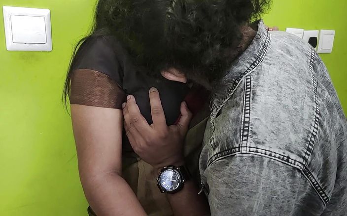 Saree Romance Part 2 Navel Lick Romance of Vaishnavy and Sharun Raj, Mallu Couple Hot Navel Lick, Mallu Girl in Hot Saree Navel
