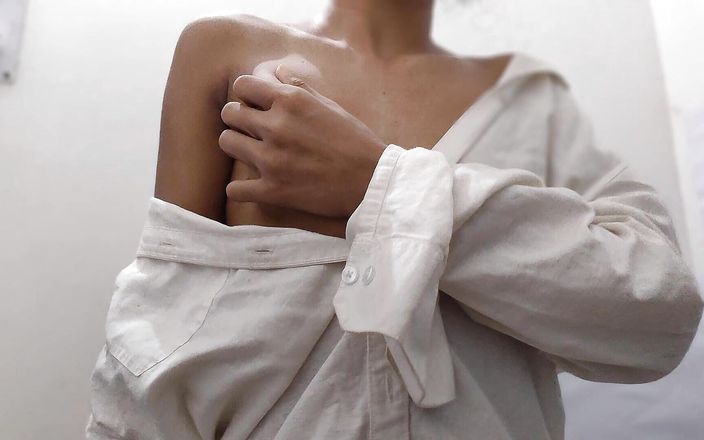 School Teen Girl Shows off Her Perfect Body in the Morning Because It's so Horny