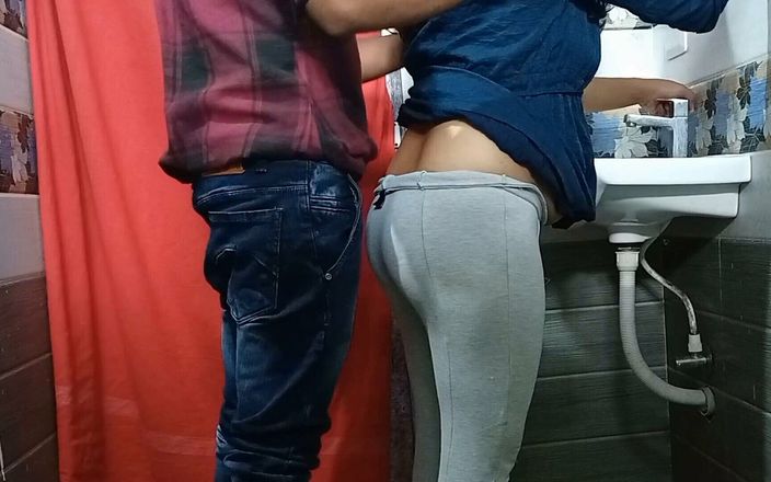 Secretary Ko Bathroom Me Tang Utha Kar Jabardast Pela