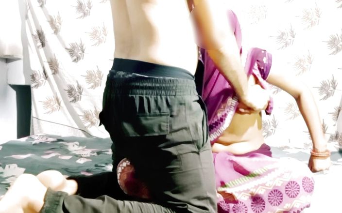 Sexy Bhabhi in Sari Dogystyle Fucking Pussy
