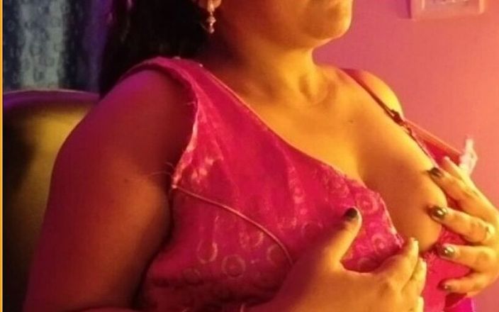 Sexy Hot Desi Lady Opens Her Clothes and Shows Her Nude Boobs.