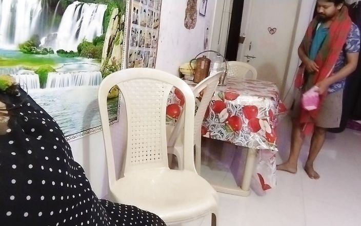 Sexy Hotgirl21 Servant Massage Here to House Owner Desi Madam