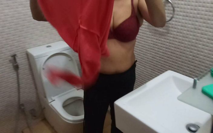 Sexy Miya Undress Pee and Bathing in Home Recorded by Hubby