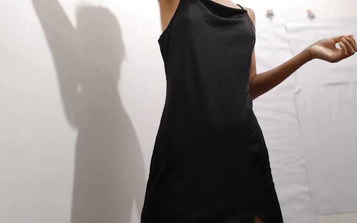 Sexy Punjabi Bhabi Is Showing off Her Hairy Bush