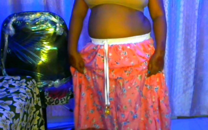 Sexy Sensual Hot Girl Online Shows Her Boobs to Everyone so That Everyone's Cock Becomes Candid.