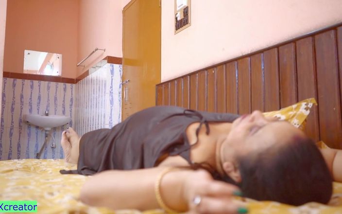 Sexy Wife Fucking with Poor Electrical Mecanique! Her Husband Don't Know!