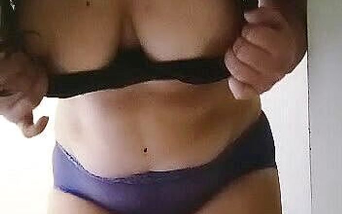 Showing boobs and big ass video