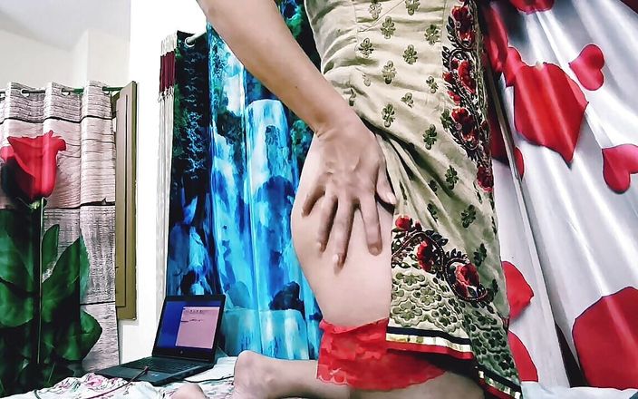 Slutty MILF Moves Her Panties Takes Pussy Out