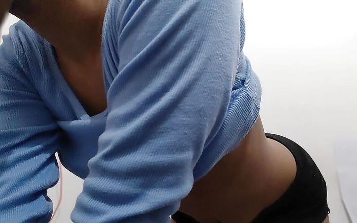 Sri Lankan 18+ Desi Virgin Girl Masturbating