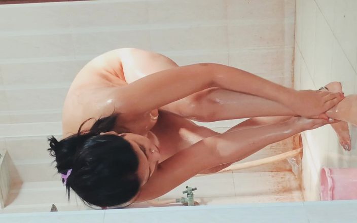 Step Sister Latika Take Bath in Bathroom Full Nude Full Sexy