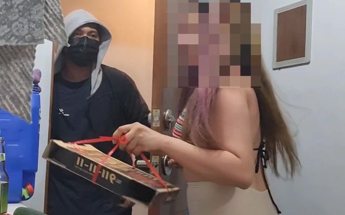 Stepmommy, Another Pizza Delivery Guy Didn't Expect Me to Offer My Pussy Instead of Paying - Pinay Lovers Ph
