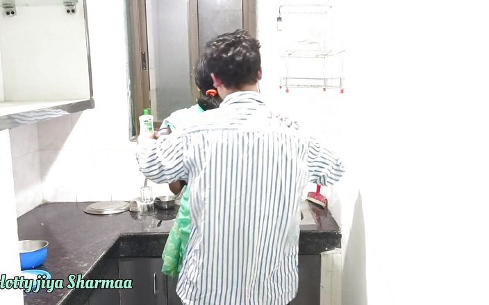 Stepsister Pussy Hard Fucked by Her Step Brother, She Is Wearing a Saree!