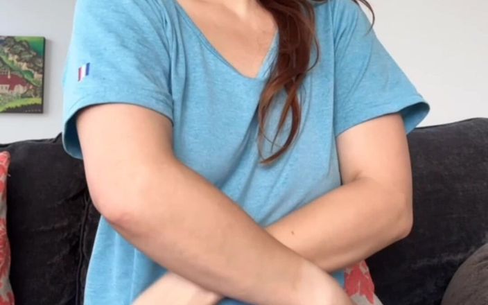 Taiwan Student Shaving Pussy and Using Vegetable for Dildo