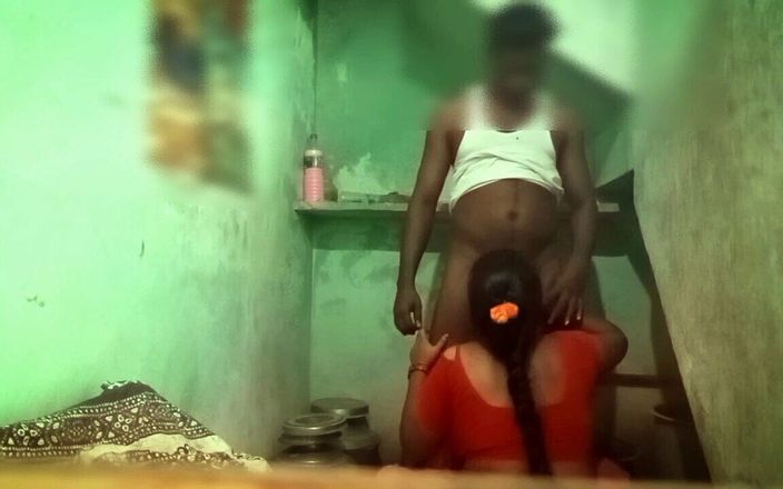 Tamil Aunty Cheating in Bathroom