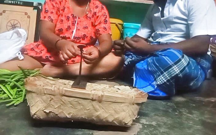 Tamil Aunty Vigitabl Cutting Boobs Pressing