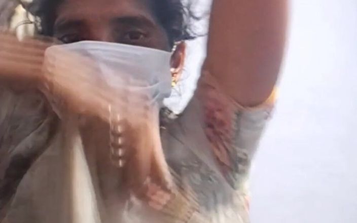 Tamil Village Aunty Full Nude Video Call - Part -5 ( with Audio )