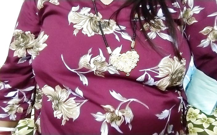 The Hot Desi Servant Brought Fruit in a Basket for the Mistress, She Eats and Romances Sex While Talking Hot Sexy