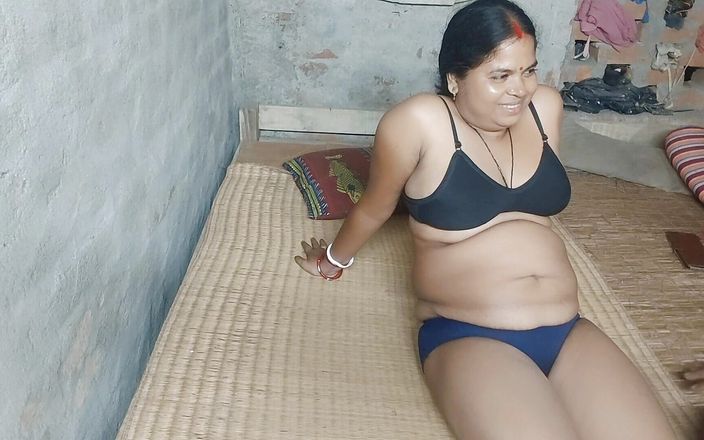 The Servant Stripped the Mistress and Fucked Her in the Store Room.