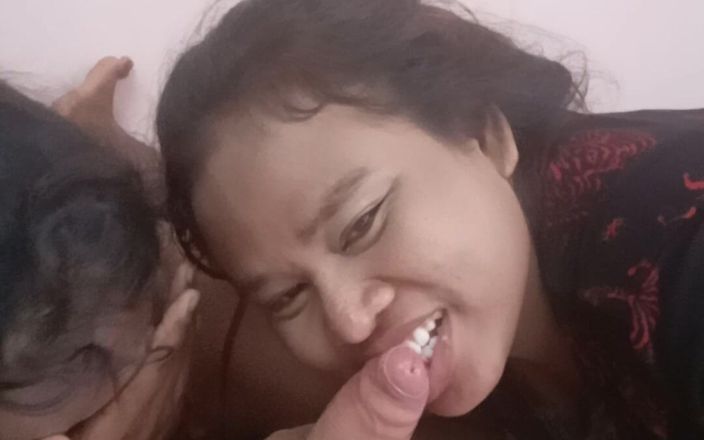 Threesome Blowjob with Asian Girl Best Suck