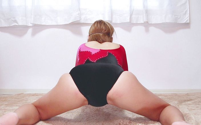 Tiny tall perverted woman in GKelite doing yoga stretches gymnastics.