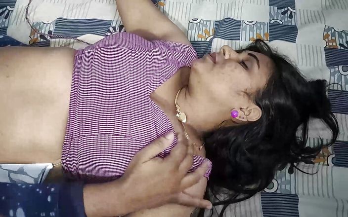 Vaishnavy and Sharun Raj Hot Saree Boobs Suck Part 4, Mallu Couple Boobs Suck with Navel Lick, Mallu Wife Pussy Rub on Saree