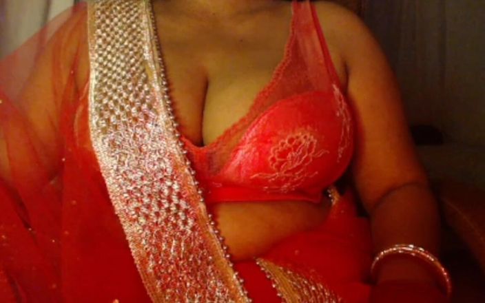 Very Hot Desi Indian Big Sexy Boobs Show.