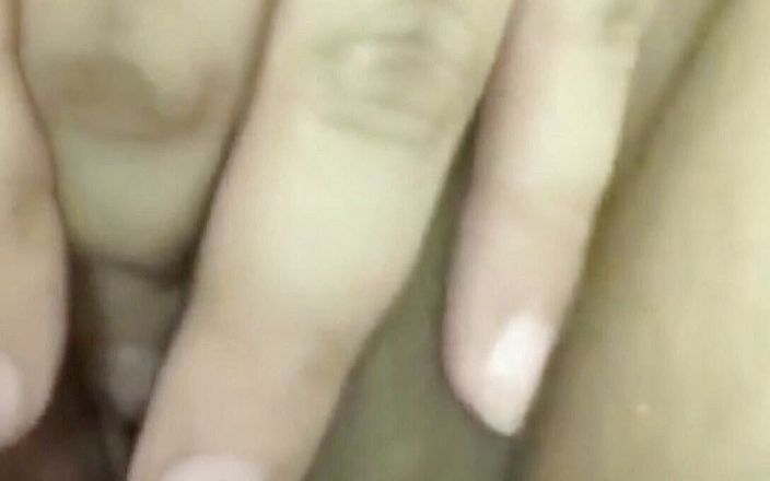 WildEnglishBBW rubbing spreading fingering my fat pink pussy in bathtub