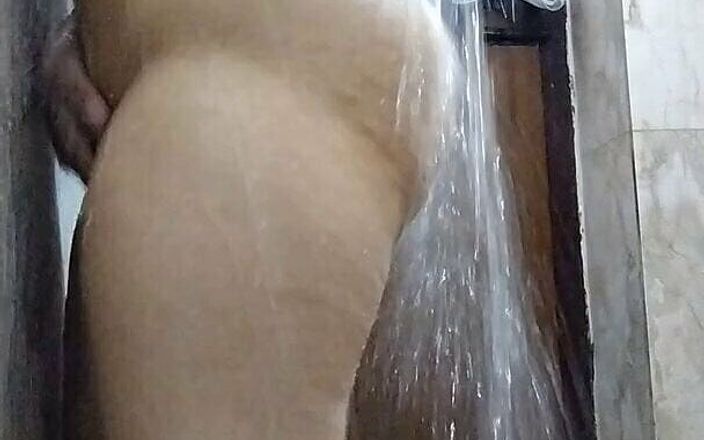 Young Bhabhi Boobs Washing
