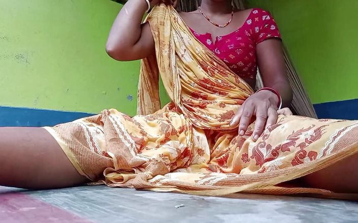 Yours Bhabhi with Fingers Pussy Juice Out